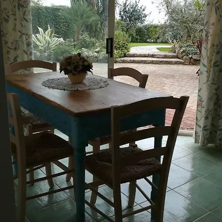 Formia, Il Giardino Di Anne - *