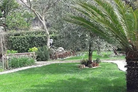 Formia, Il Giardino Di Anne - *