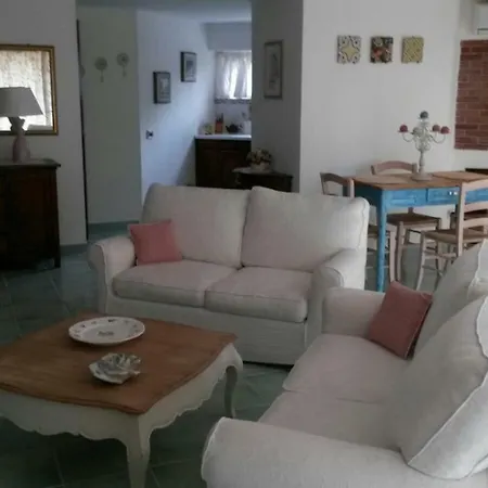 Formia, Il Giardino Di Anne - *
